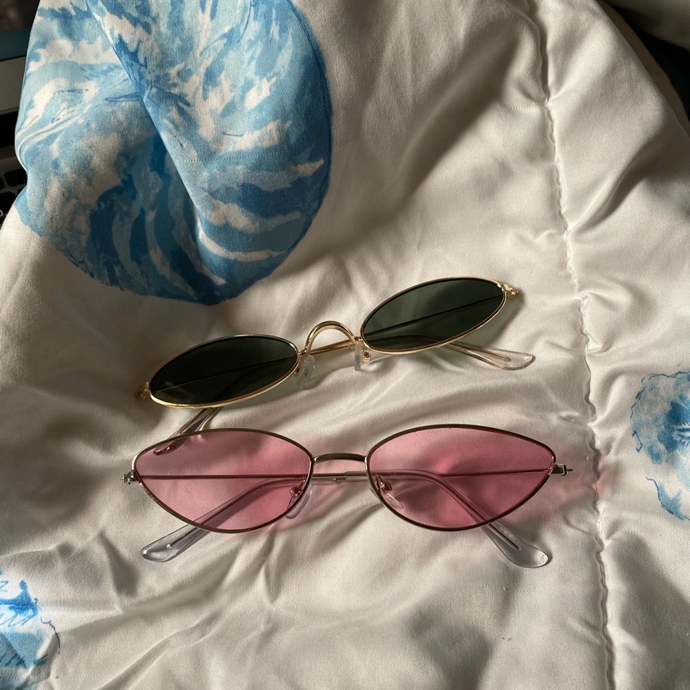 2 PAIRS OF CUTE SUNGLASSES